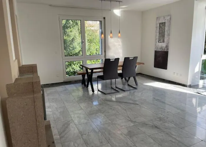 Amazing 2 Bedroom Flat: Specious And Central