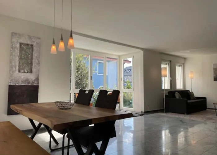 Amazing 2 Bedroom Flat: Specious And Central