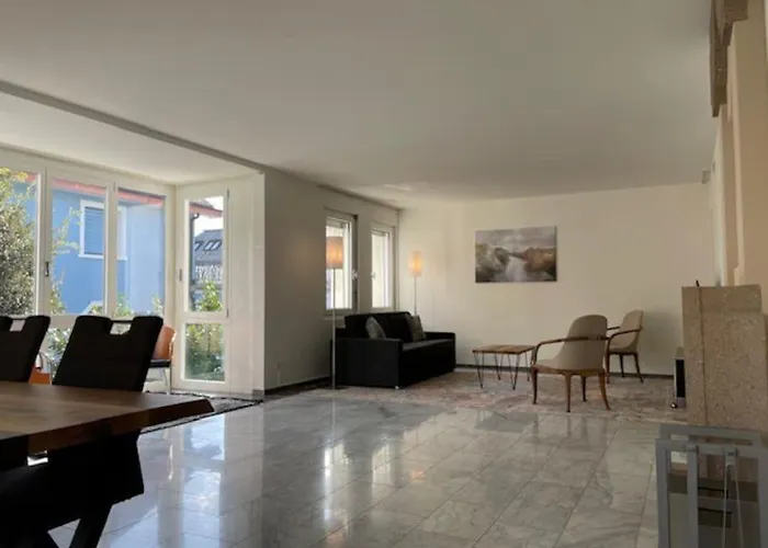Amazing 2 Bedroom Flat: Specious And Central